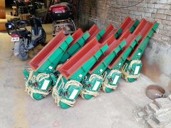 現(xiàn)貨供應各種型號電磁振動給料機、GZ電磁給料機、礦用電磁振動給